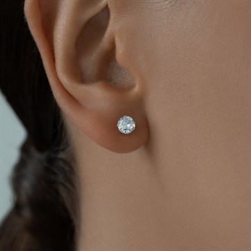 Серьги из серебра с фианитом